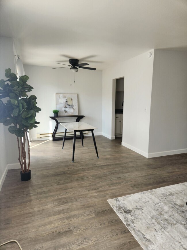 Creekview Apartments - 1st Month FREE!, Rockford, IL 61108 - photo 4