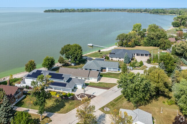Live right on the shore of Lake Michigan in Nicolet Drive.