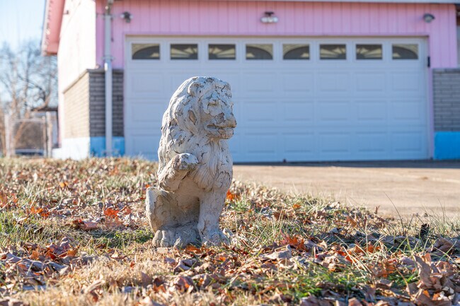 The history of Hathaway Manor shines through in unique designs, decorations, and statues.