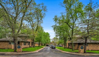 2612-2633 N Hanssler Ct, Peoria, IL 61604