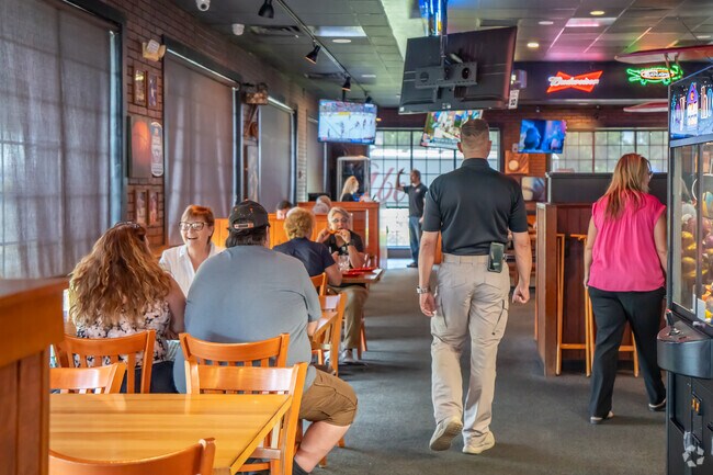 Clearwater Golf View neighbors enjoy yummy food at Abe's Place during lunch.