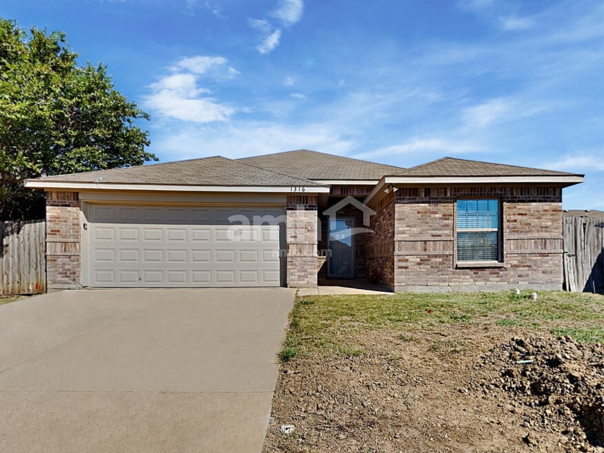 1316 Rosedale Springs Ln, Fort Worth, TX 76134 - photo 1