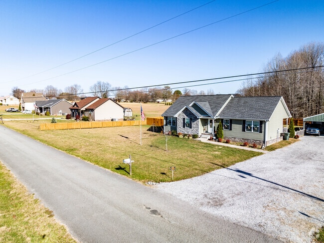 You can find newer craftsman homes on the outskirts of the Portland neighborhood.