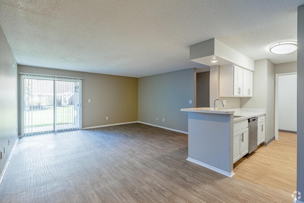 Hamptons of Cloverlane Apartments, Ypsilanti, MI 48197 - photo 1