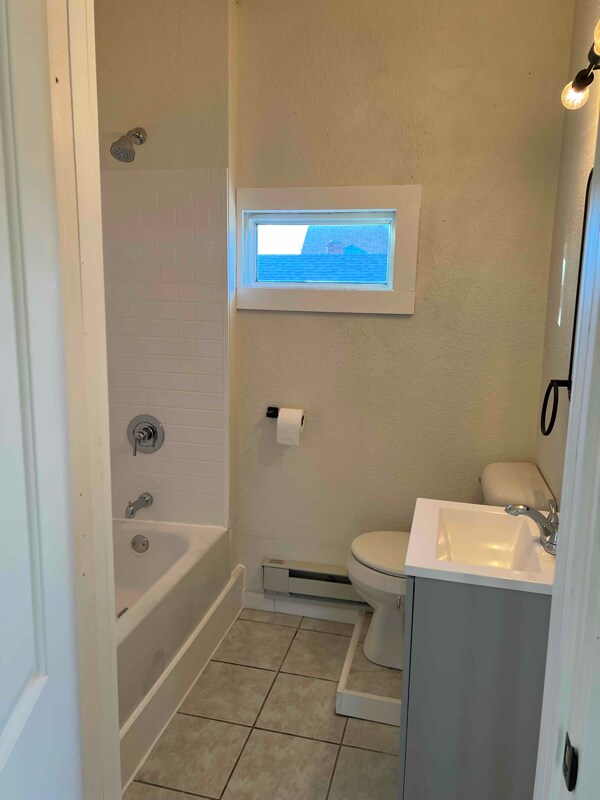 120 E Saratoga St unit Upper, Tomah, WI 54660 - photo 3