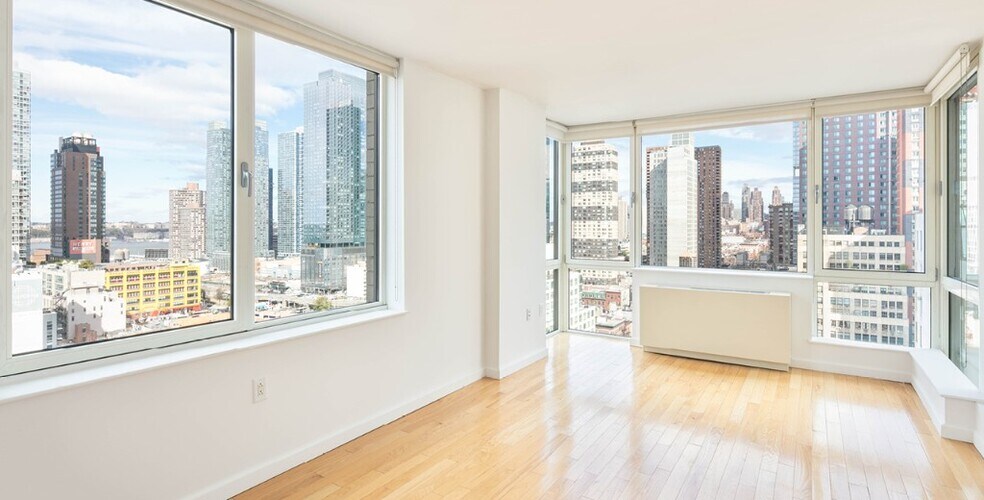 522 W 37th St unit 24F, New York, NY 10018 - photo 1