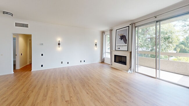 8960 Cynthia St unit 109, West Hollywood, CA 90069 - photo 2