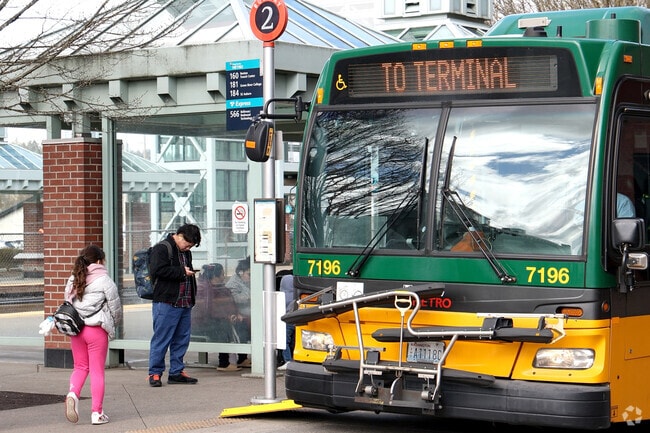 The Auburn Transit Center connects King County Metro and Sound Transit.