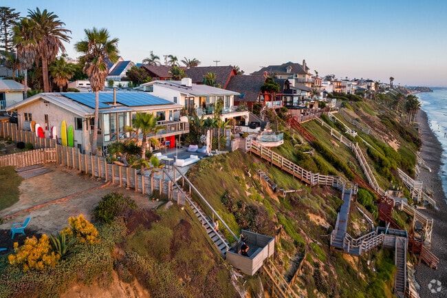 Homes along Neptune Ave in Leucadia have stunning ocean views and private beach access.