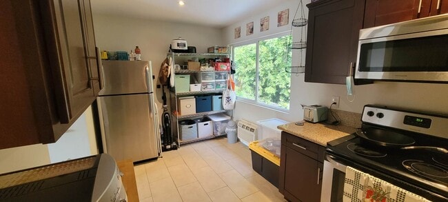 Kitchen, new refridge, oven w air fryer. Half the storage shelf is yours