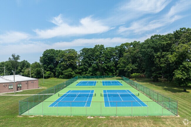 The student to teacher ratio at Woodruff Middle School is 10 to 1.