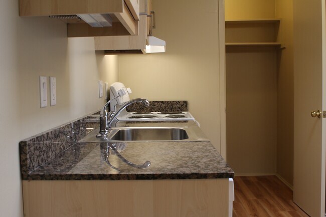 Camelot Apartments, Royal Oak, MI 48073 - photo 3