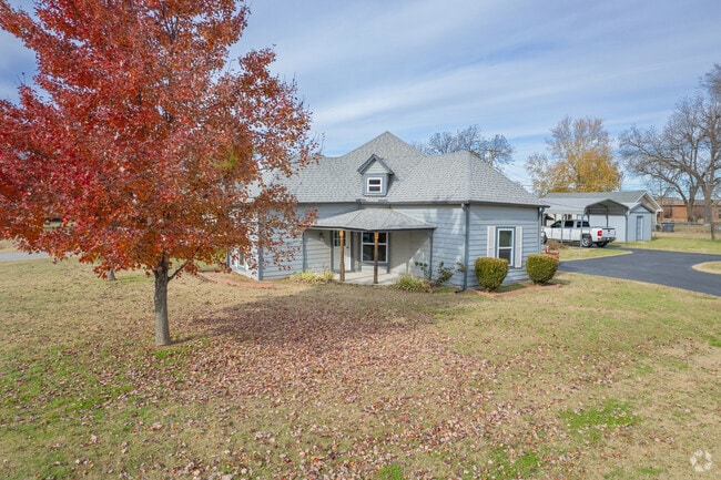 Small traditional style homes with beautiful growing trees in the front yard are in Lexington.