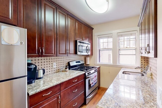 34 Ash St unit 204, Cambridge, MA 02138 - photo 4