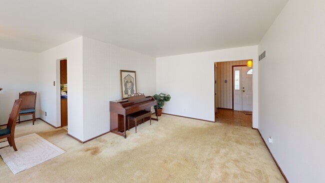 32 Oak Forest Dr, Saint Charles, MO 63303 - photo 2