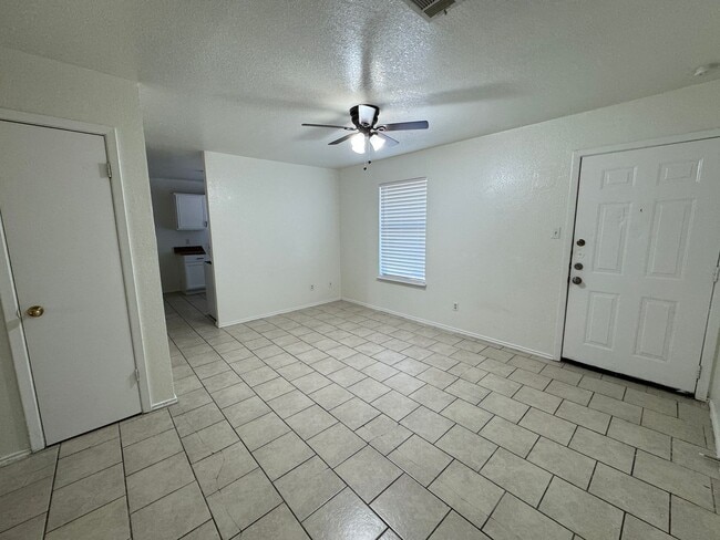 1705 Cedarhill Dr unit D, Killeen, TX 76543 - photo 6