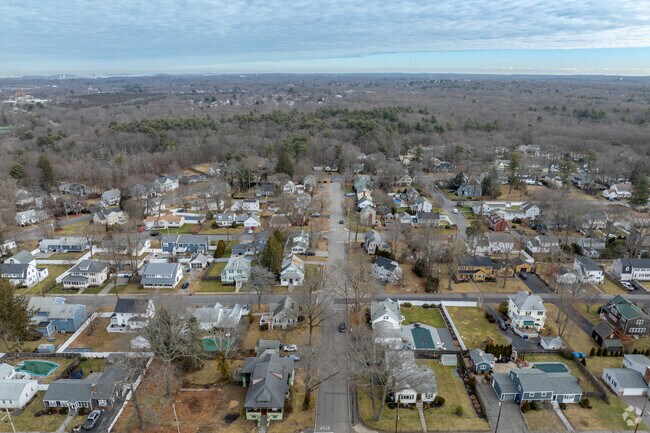 Braintree Highlands is a fantastic blend of residential feel while being close to the woods.