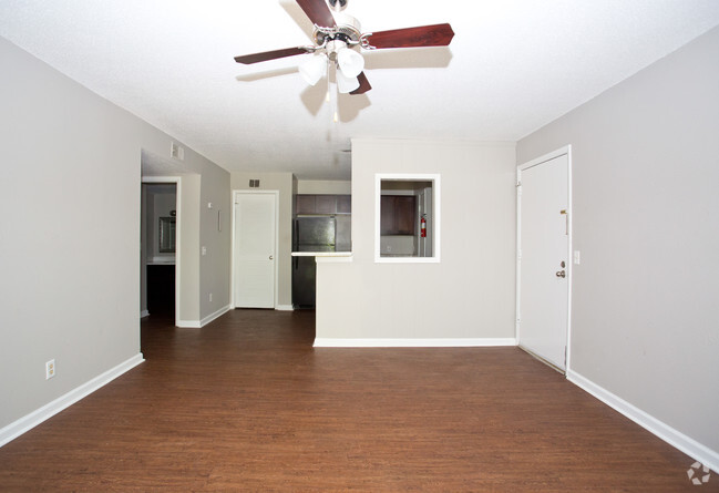 1BR, 1BA - 708 SF