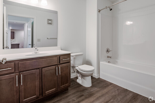 2BR, 2BA - 970SF - Primary Bathroom