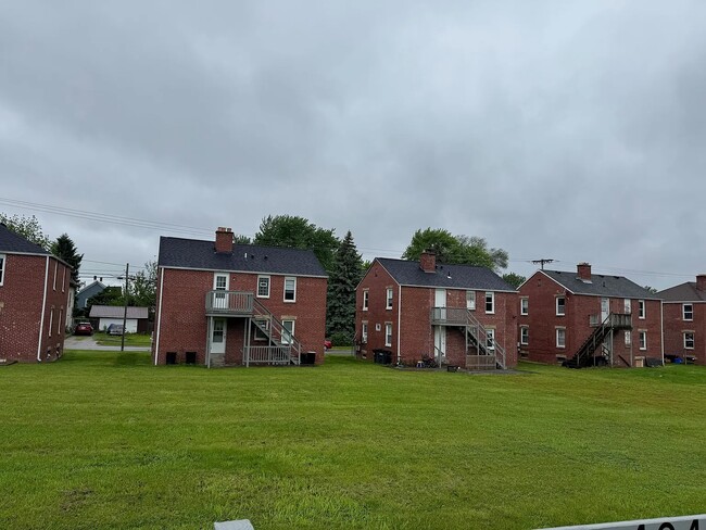 430 Oak St unit 430 Oak St. Upstairs, Marion, OH 43302 - photo 2