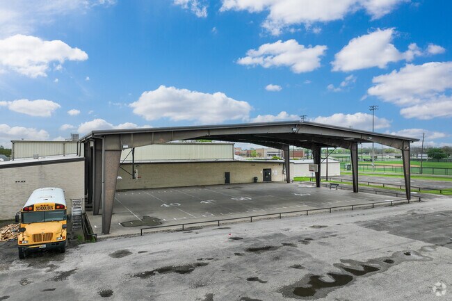 Niche gives Palmer Middle School  a 15:1 student-to-teacher ratio.