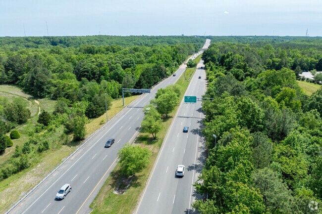 Chippenham Pkwy, near the neighborhood of Swanson offers easy access to greater Richmond.