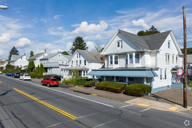 Beaver Meadows offers a range of housing styles, including stately Colonial-style homes, cozy Cape Cods, and practical ranch-style residences—each contributing to the neighborhood’s inviting suburban character.
