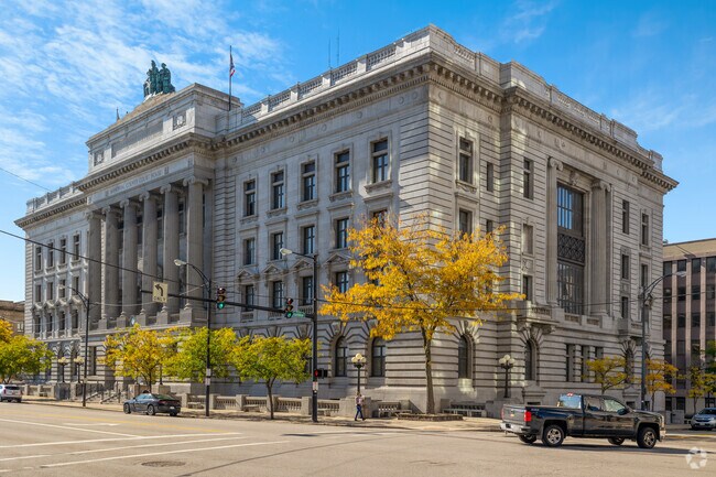 The old buildings throughout the Downtown Youngstown neighborhood are a sight to enjoy.