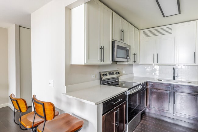 77 W Huron St unit FL8-ID1380, Chicago, IL 60654 - photo 7