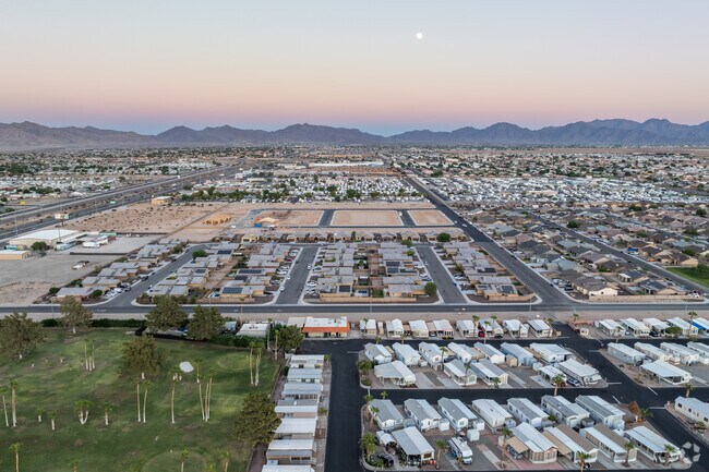 Cielo Verde offers suburban living in Yuma, with convenient shopping, dining and freeway access.