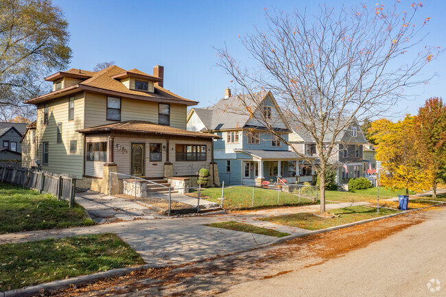 The homes in Southeast Community Association have large front porches with small front yards.