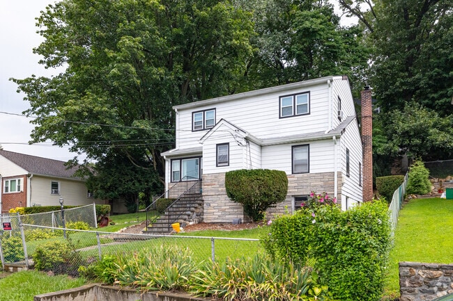 Single family homes line the streets of Elmsford.