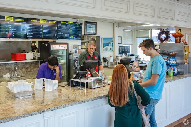 There are many fast-food option in Timrod Park.