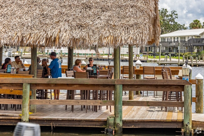 In Homosassa you have plenty of waterfront restaurants to enjoy.