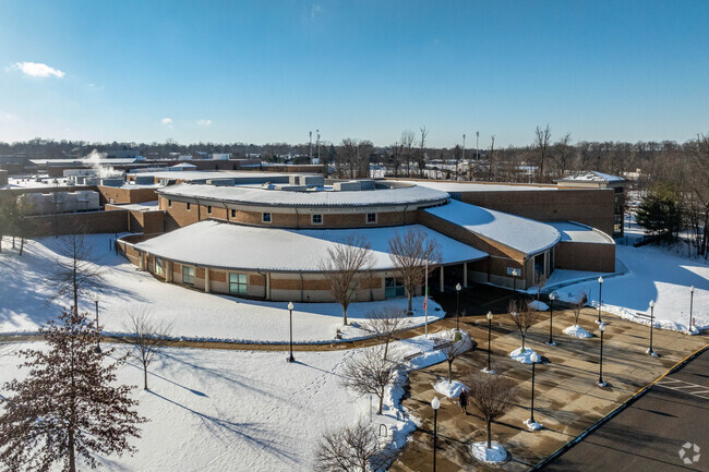The Medina Recreation Center is located on the Medina High School campus.