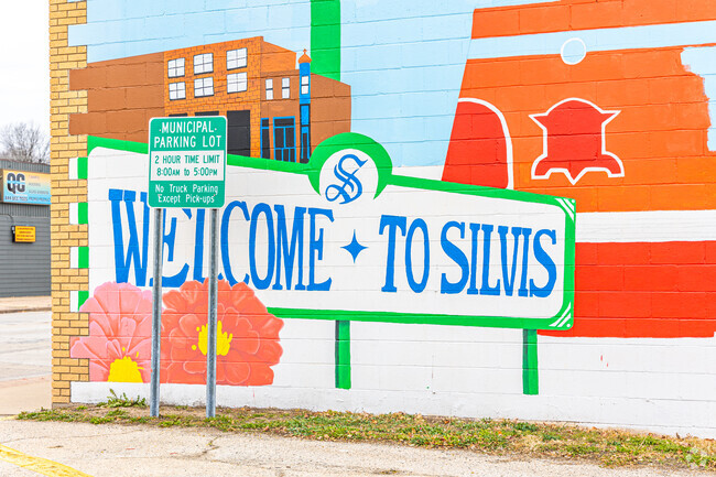 Vibrant murals bring color to Silvis.