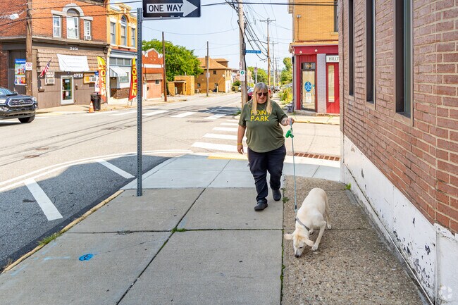 Take a peaceful walk along Arlington Avenue and discover the Arlington neighborhood.