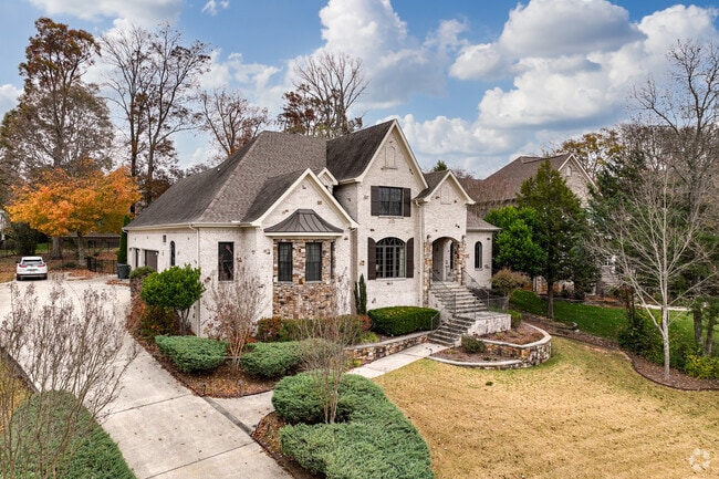 These new Millennial Mansions overlook the valley and downtown below.