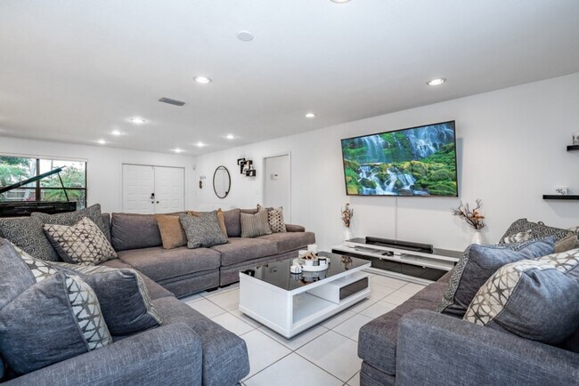 830 SW 14th Ct unit ID1287060P, Fort Lauderdale, FL 33315 - photo 5