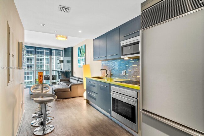 Icon Brickell Tower 2 unit 4805, Miami, FL 33131 - photo 4