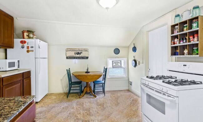 78 Catherine St unit 2, Saratoga Springs, NY 12866 - photo 3