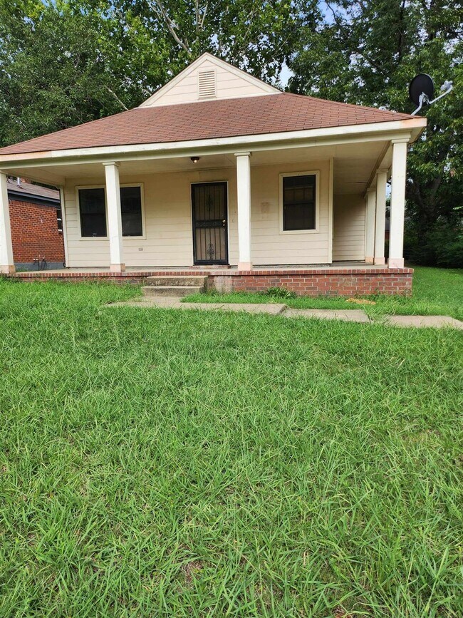 1548 Pillow St, Memphis, TN 38106