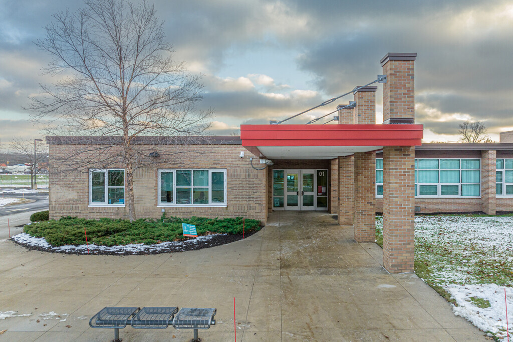 Jefferson Elementary School serves students K-5 in Holland, MI.