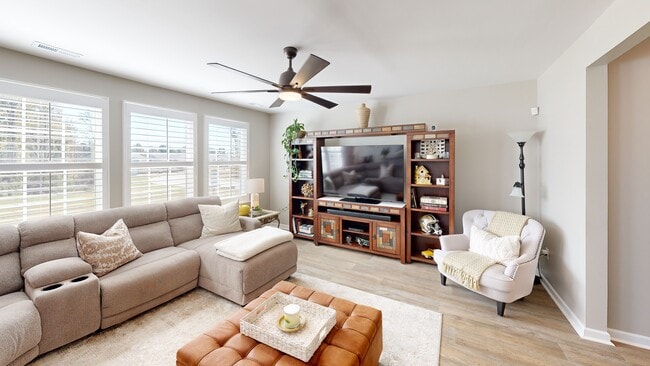 147 Bay Laurel Dr, Sanford, NC 27332 - photo 3