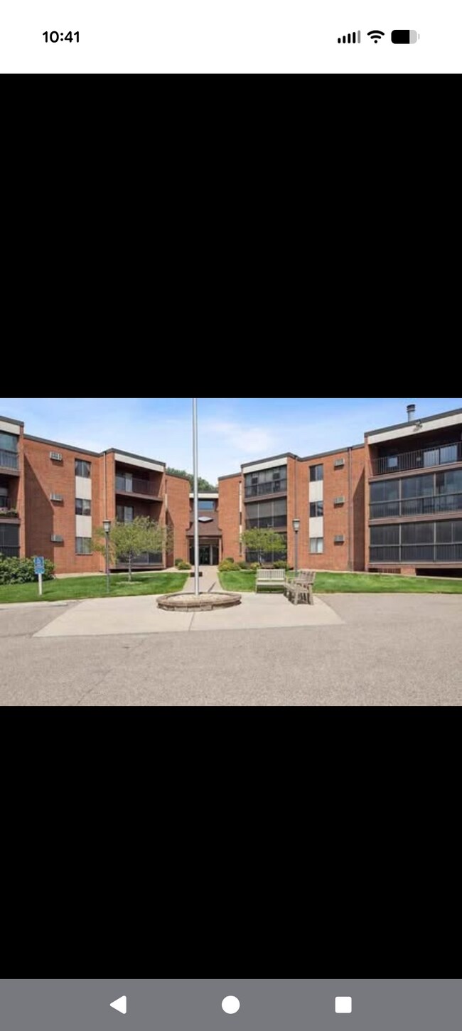 1800 Riverwood Dr Unit 224, Burnsville, MN 55337