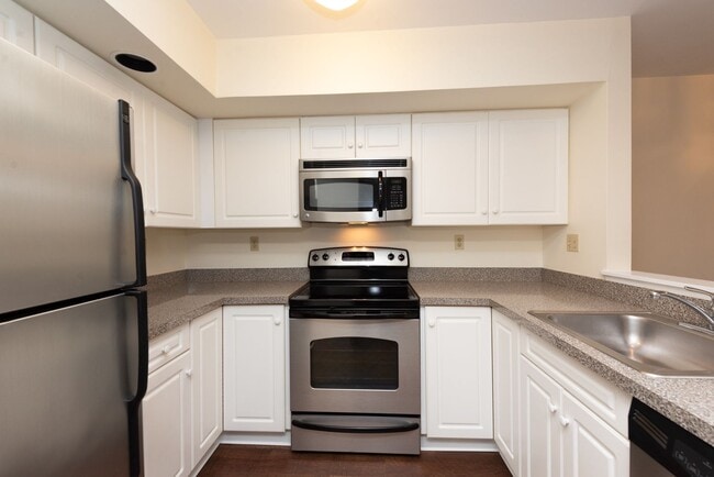 Rent in North Haven, convenient to everything!, North Haven, CT 06473 - photo 4