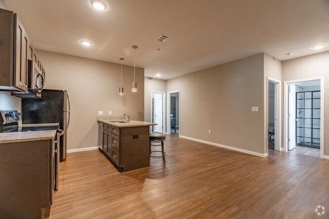 4BR, 2BA - 1000SF - Kitchen