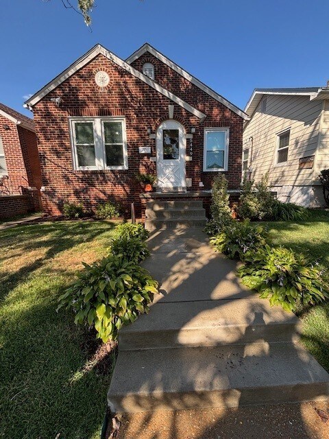 5449 Robert Ave, Saint Louis, MO 63109