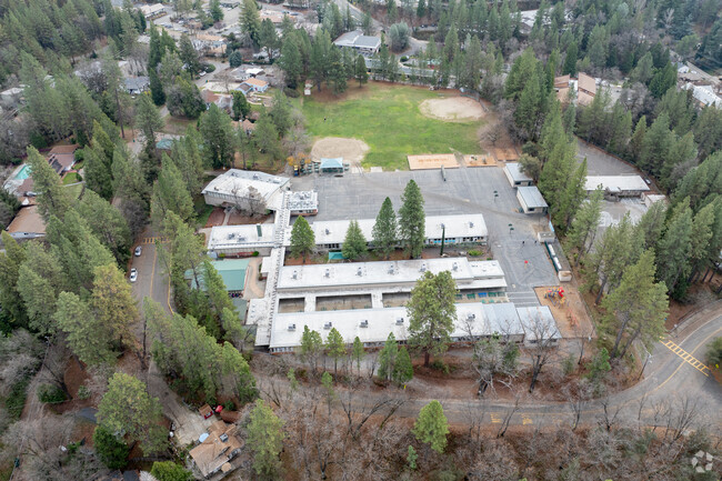 Total student enrollment at Sierra Elementary School is 457.