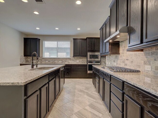 113 Annette Dr unit 36501073, Castroville, TX 78009 - photo 7